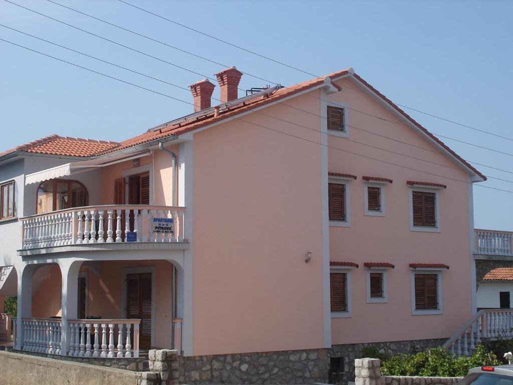 Apartments Petrovic Šilo Chambre photo